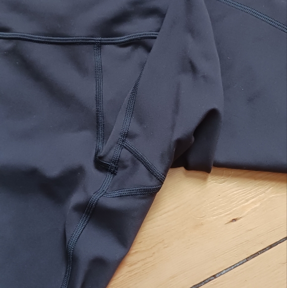 *SOLD*  Wunder Shorts 8" lululemon - Picture 4 of 6